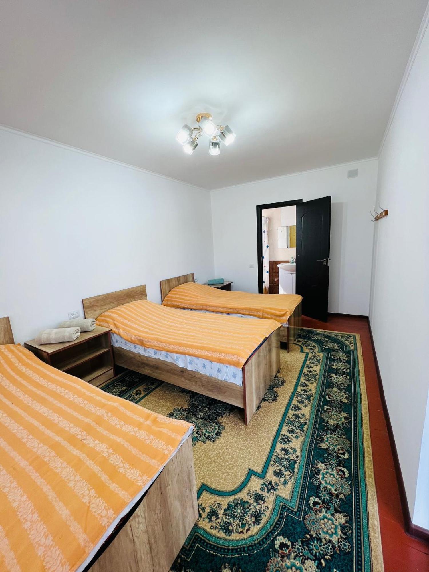 Guest House Kagan Toktogul Zewnętrze zdjęcie